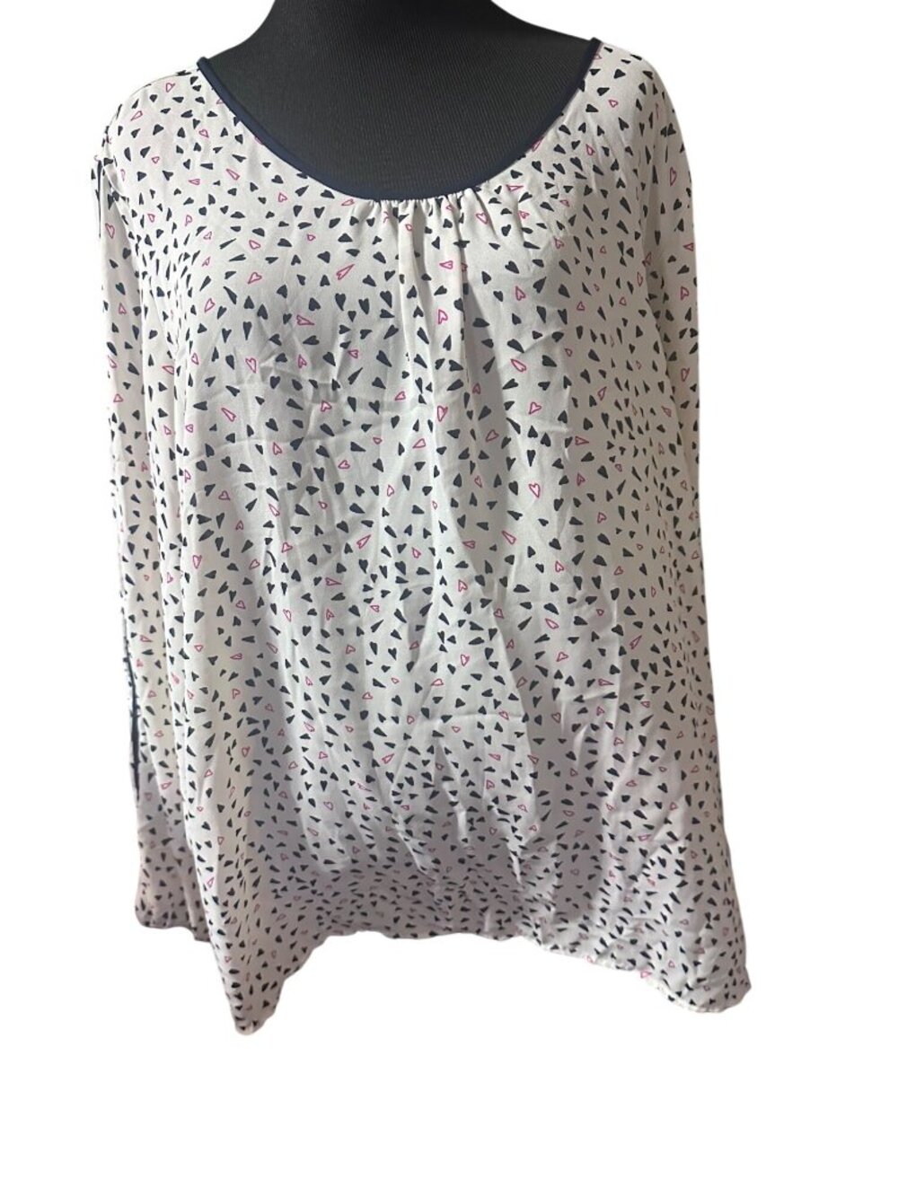 Maurices white with black and red hearts top with slit sleeves size 3